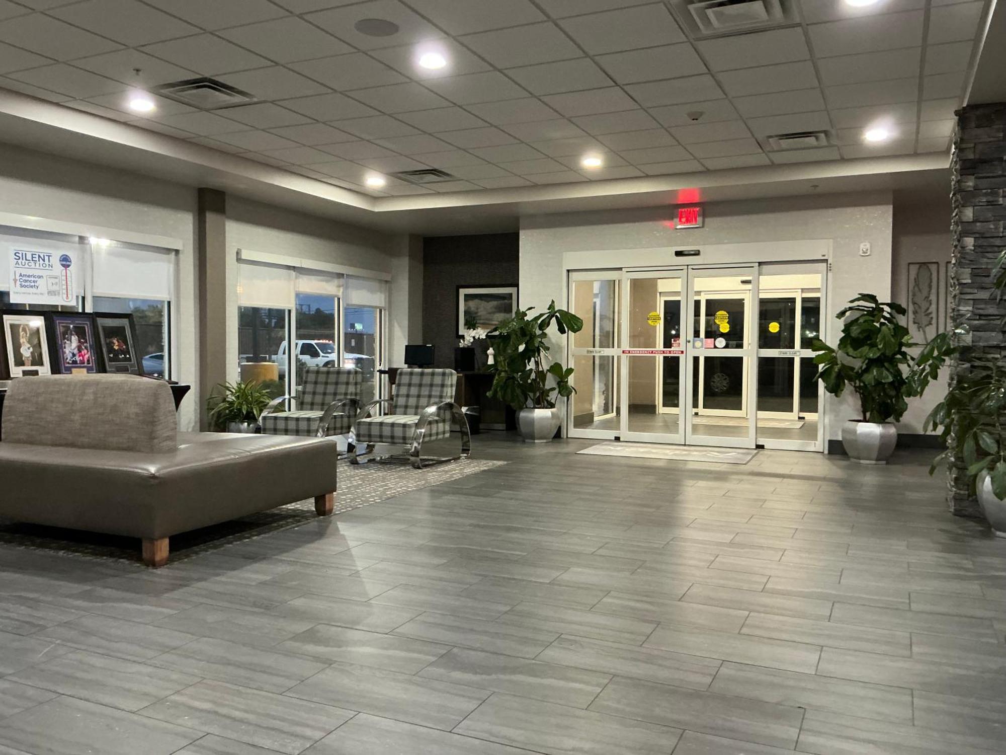 The Hub At Okc Airport Hotel